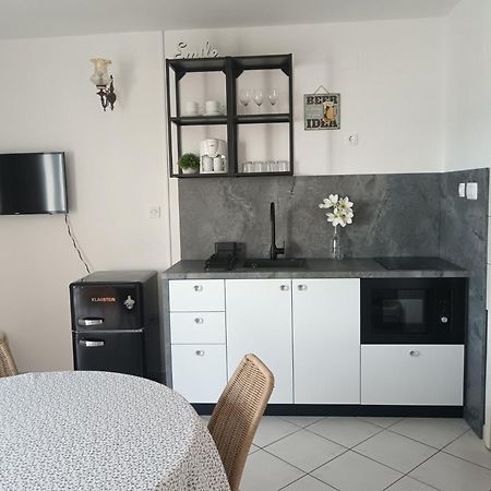 Apartmani More コマルナ エクステリア 写真
