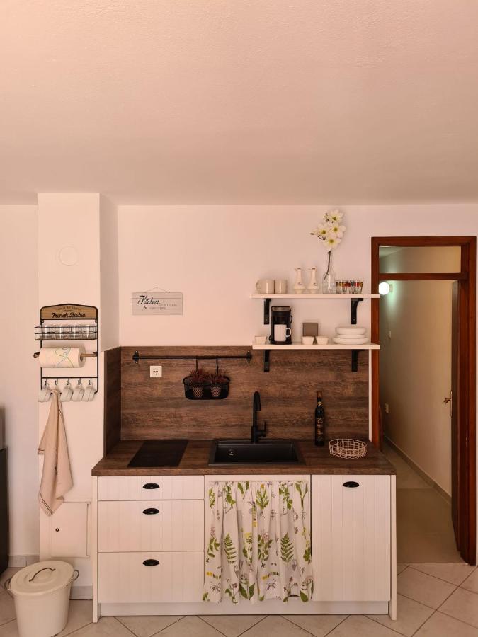 Apartmani More コマルナ エクステリア 写真