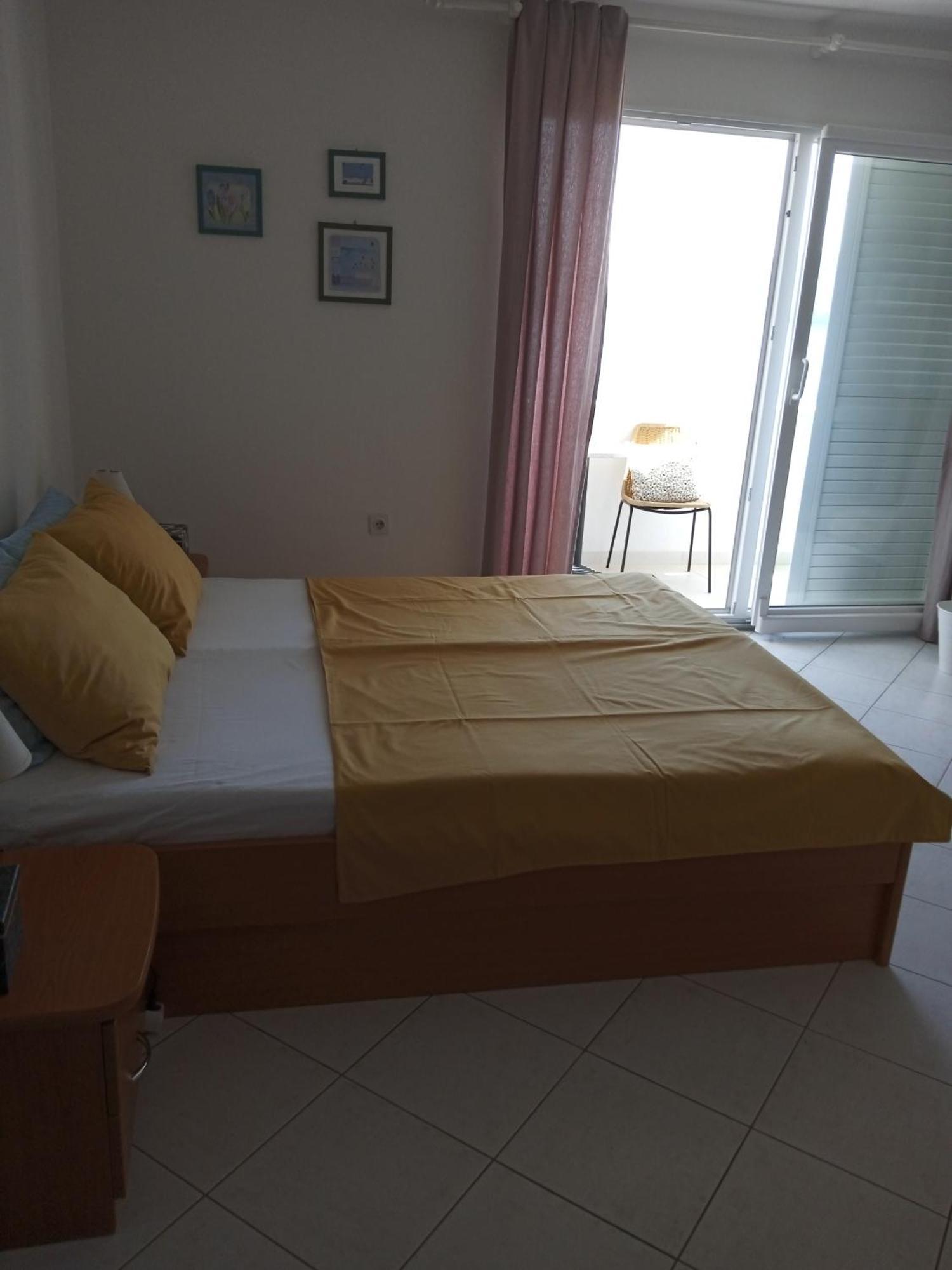 Apartmani More コマルナ エクステリア 写真