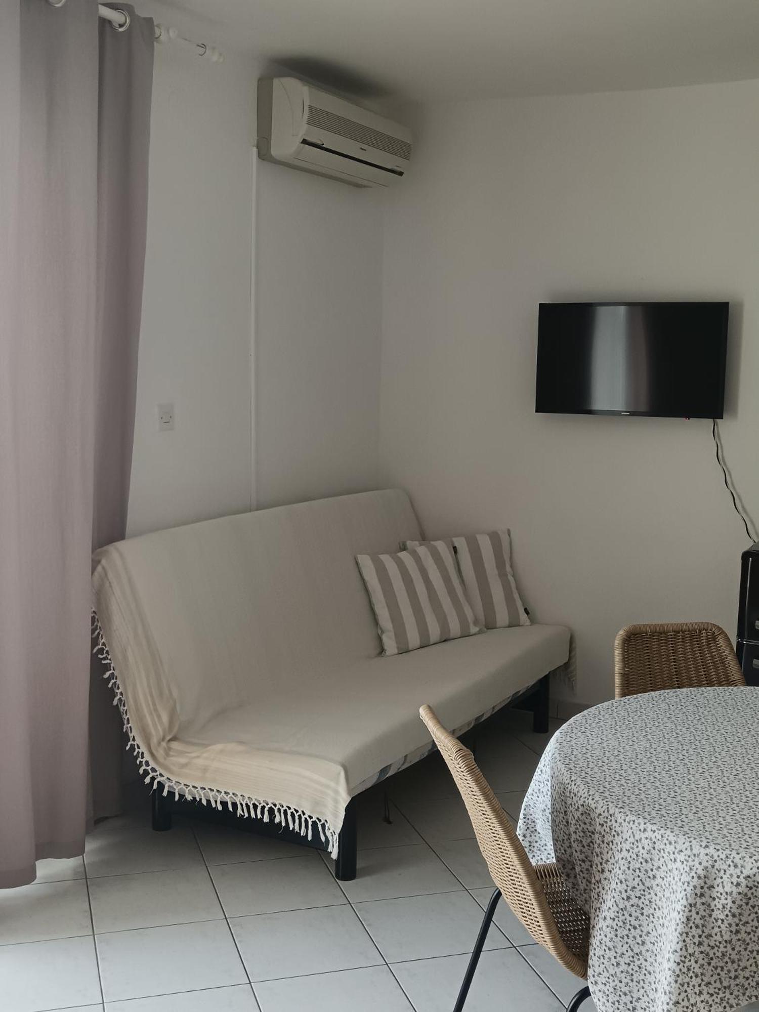 Apartmani More コマルナ エクステリア 写真