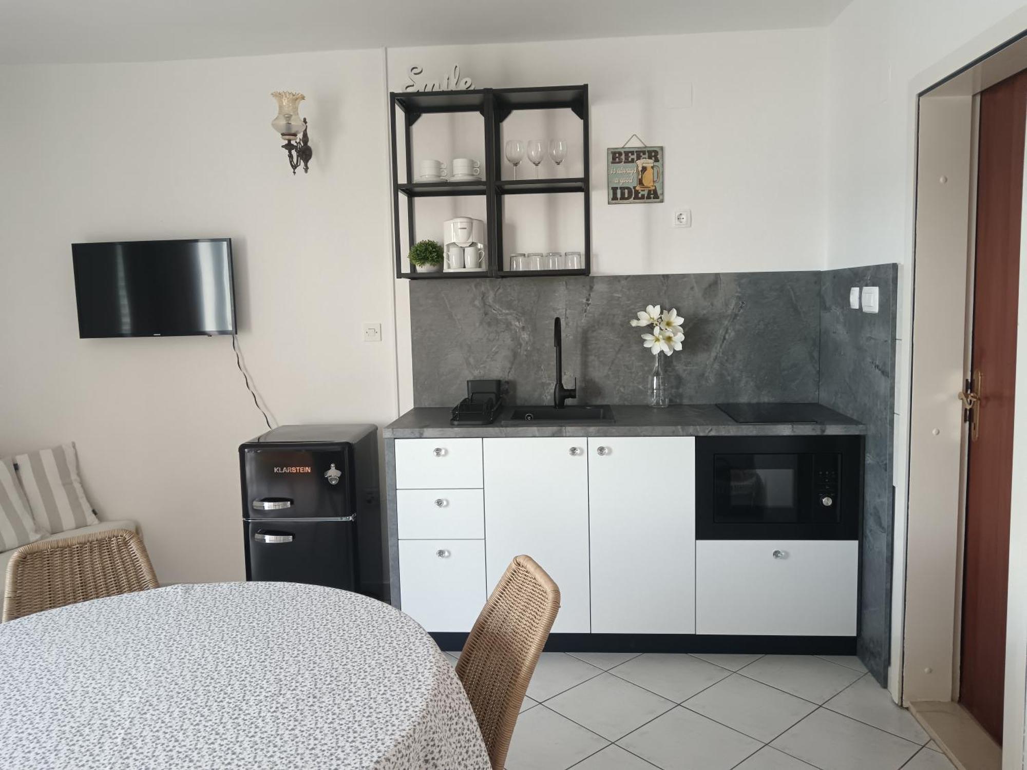 Apartmani More コマルナ エクステリア 写真